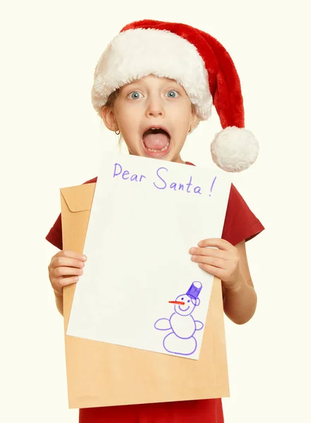 Meisje in de rode hoed met brief aan de Kerstman - winter holiday christmas concept, geel getinte — Stockfoto