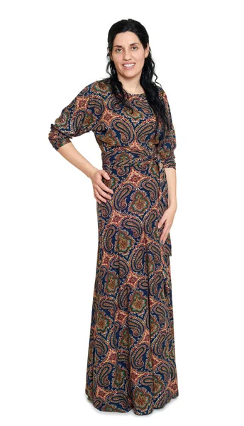 Mujer en vestido largo con patrón oriental, fondo espacio en blanco — Foto de Stock