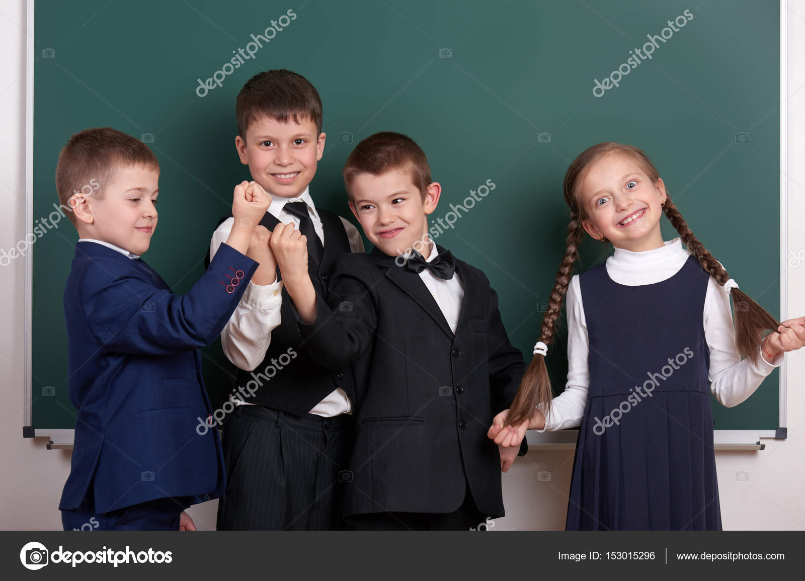 De Una En Grupo La Alumno Blanco A Como Junto Pizarra BandaPosando Yy7gv6Ibf