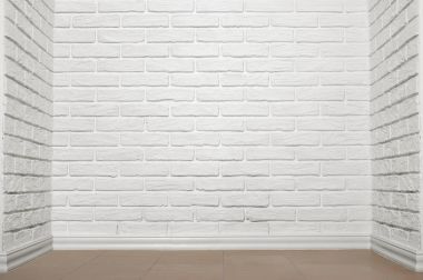 Beyaz duvara döşeli kat, arka plan fotoğraf ile