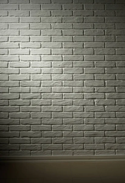 Белая кирпичная стена со светом и тенью, абстрактная обратная сторона — стоковое фото