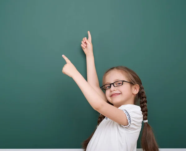 Pupil posing at school board, empty space, education concept — Stock Photo, Image