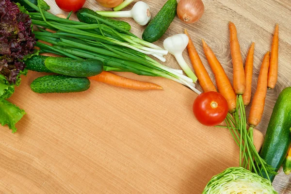 木製のテーブル、健康食品の概念、抽象オブジェクトおよび背景で新鮮な果物や野菜のクローズ アップ — ストック写真