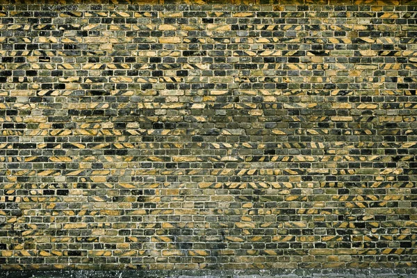 Παλαιό τοίχο από τούβλα για την υφή ή φόντο, κίτρινο και μαύρο χρώμα — Φωτογραφία Αρχείου