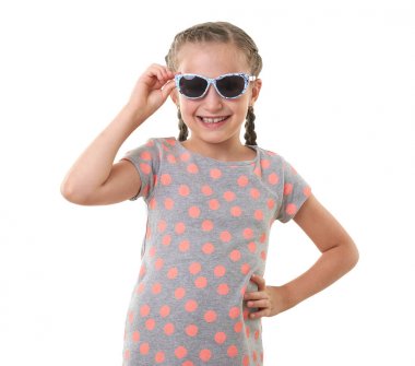 sevimli küçük kız stüdyo portre, beyaz arka plan