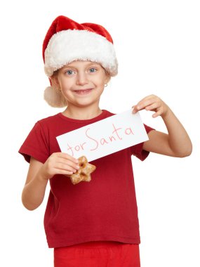 Çocuk beyaz arka plan üzerinde izole santa şapka giymiş. Yeni yıl arifesi ve kış tatil kavramı.