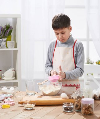 Hamur, sağlıklı ve ev yapımı gıda kavramı yapma çocuk ev mutfak, yemek