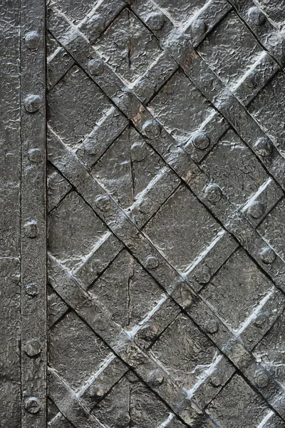 Svart smidda järn dörren för textur eller bakgrunden, antika arkitekturen av slottet gate bakgrund — Stockfoto