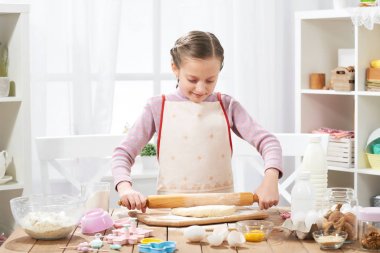 Hamur, sağlıklı gıda kavramı yapma ev mutfak pişirme kız