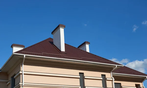 Baca ile bir özel ev çatısı — Stok fotoğraf