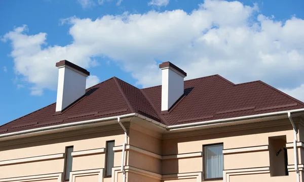 Roof of a private house with a chimney — Stock Photo, Image