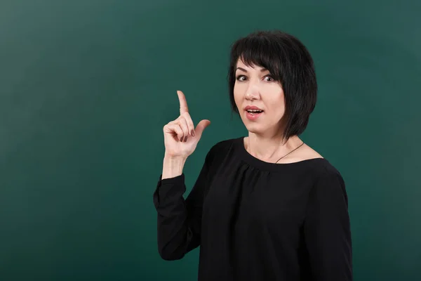 Teacher having idea and posing by chalk Board, learning concept, green background, Studio shot — Stock Photo, Image