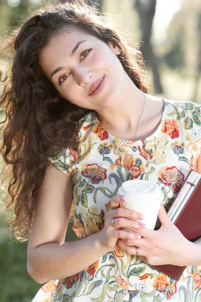 Beautiful girl in the forest, bright sunlight around, green grass and trees — Stock Photo, Image