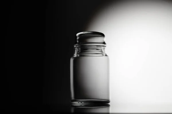 Leeres Glas auf weißem Hintergrund — Stockfoto