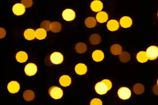 Fundo abstrato - foto de bokeh amarelo em um preto — Fotografia de Stock