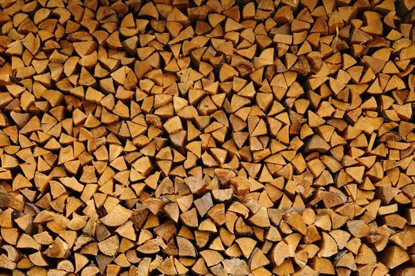 暖炉の薪の山のカット — ストック写真