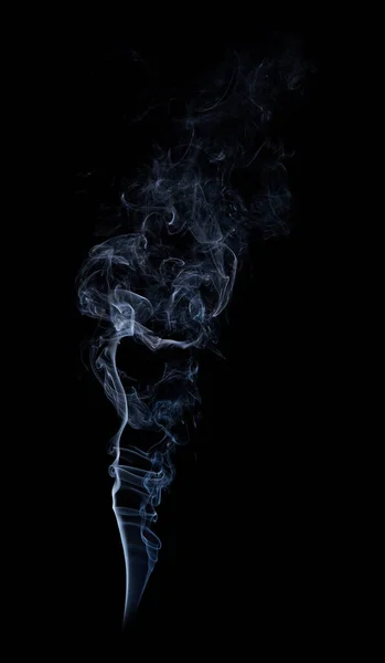 Фото реального білого диму на чорному тлі — стокове фото