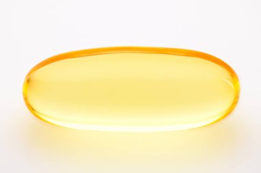Omega 3 balık yağı, beyaz arka planda bir jel kapsül makro fotoğraf, sağlık için gıda takviyesi. İlaç sanayisi. Eczane.