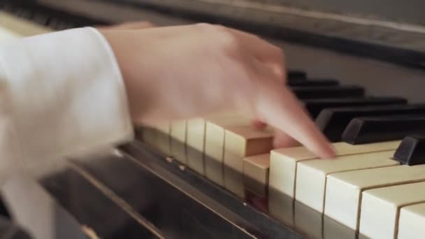 Closeup Young Girl Hands Playing Old Piano — Stock Video