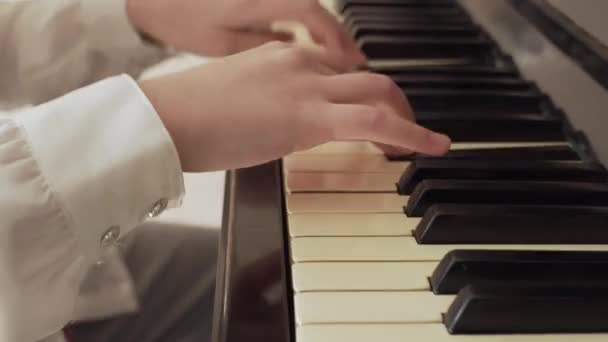 Closeup Young Girl Hands Playing Old Piano — Stock Video