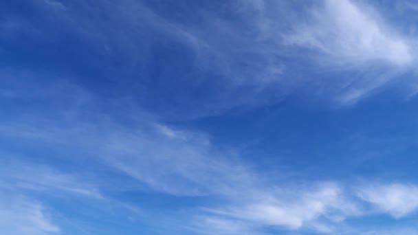 Timelapse Brillante Hermoso Cielo Azul Con Nubes Suaves Para Fondo — Vídeos de Stock