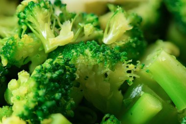 Taze doğranmış yeşil brokoli arka plan makro fotoğrafı