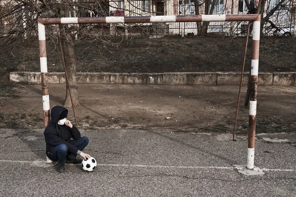 Concept Epidemic Quarantine Boy Face Mask Ball Alone Sports Area — Stock Photo, Image