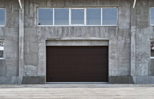roller garage doors or sliding gates, construction or renovation of a garage or industrial building