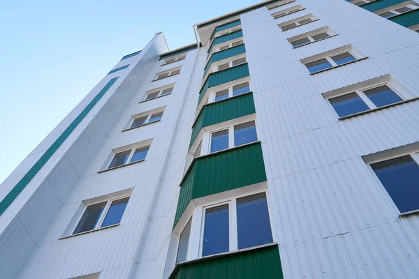 Facade New Multi Storey Building White Green Metal Siding Many — Stock Photo, Image