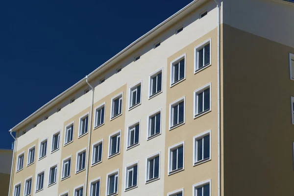 Facade New Multi Storey Building Many Windows — Stock Photo, Image