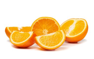 Taze kesilmiş portakal meyveli makro fotoğraf beyaz arka planda izole