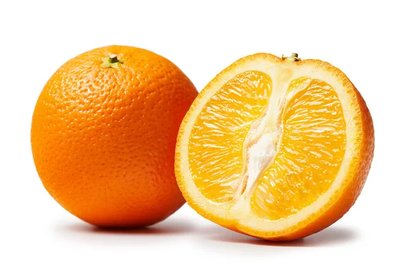 Čerstvé Oranžové Plody Celé Nakrájené Makro Fotografie Izolované Bílém Pozadí — Stock fotografie