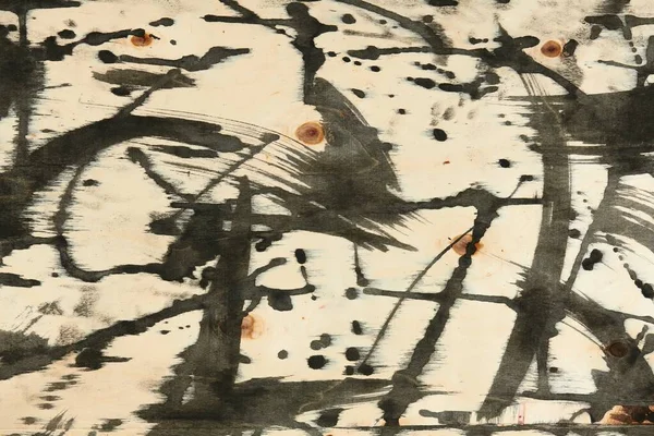 抽象的なグランジの背景 木の背景に黒い絵具を用いた芸術的な絵画 抽象的なストロークと混沌としたスタイルのスポット — ストック写真