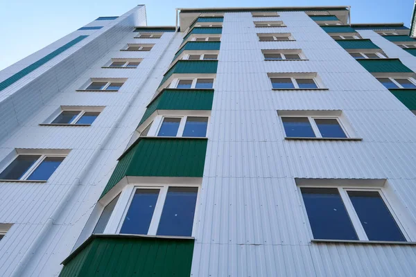 Facade New Multi Storey Building White Green Metal Siding Many — Stock Photo, Image