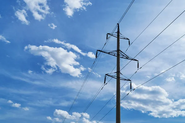 Linha Elétrica Alta Tensão Contra Céu Bonito Brilhante — Fotografia de Stock