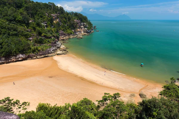 Spiaggia rocciosa nel Borneo — Foto Stock