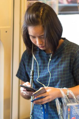 Smartphone içinde toplu taşıma kullanarak