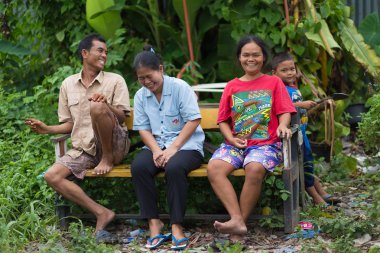 Mutlu bir Taylandlı aile