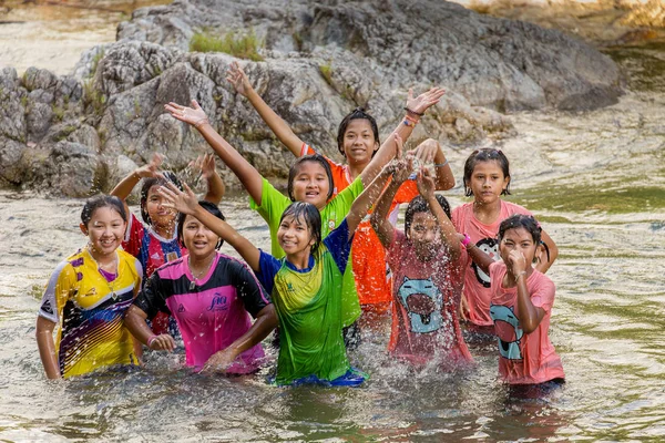 Thaise kinderen plezier — Stockfoto