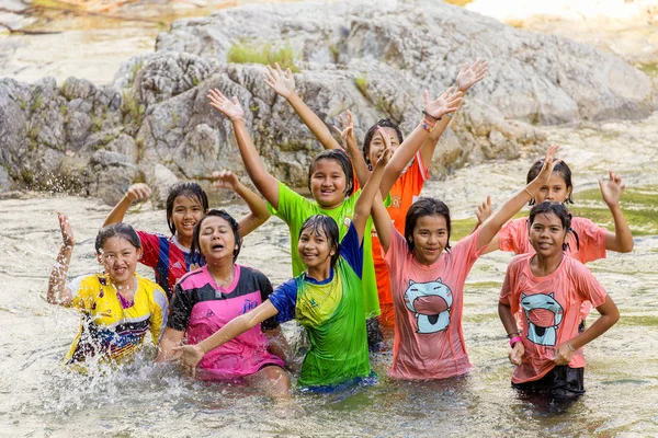 Thaise kinderen plezier — Stockfoto