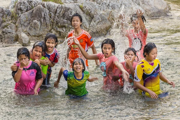 Thaise kinderen plezier — Stockfoto