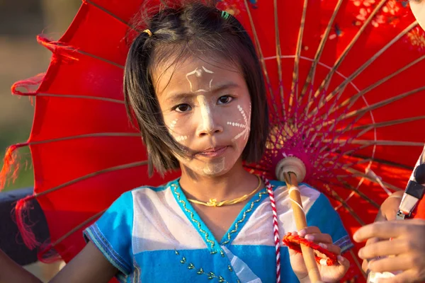 Thai little holding umbrella — Stock Photo, Image