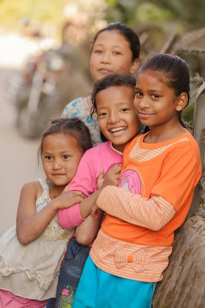 Маленькие девочки Непала — стоковое фото