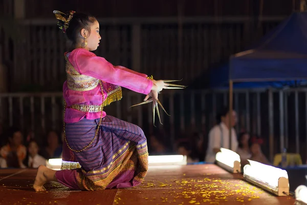 Traditioneller thailändischer Tanz — Stockfoto