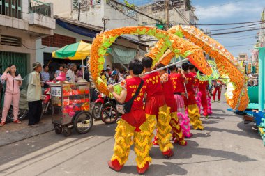 Çin yeni yılı aslan dansı