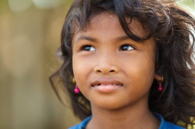 Kamboçyalı küçük kız portre