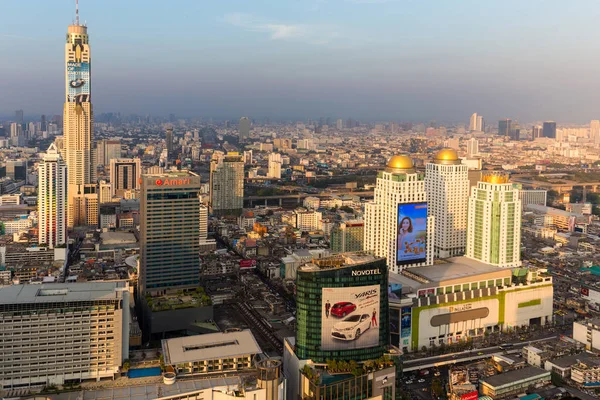 Rooftop restaurant in Bangkok — Stock Photo, Image