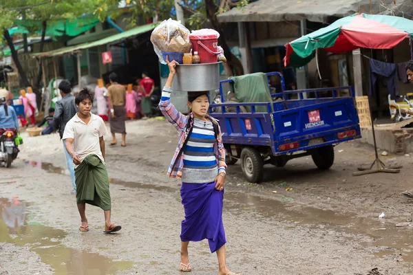 Birmański kobiet torba na głowie — Zdjęcie stockowe
