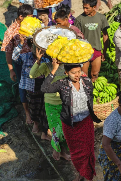 재미 있는 버마 여성 — 스톡 사진