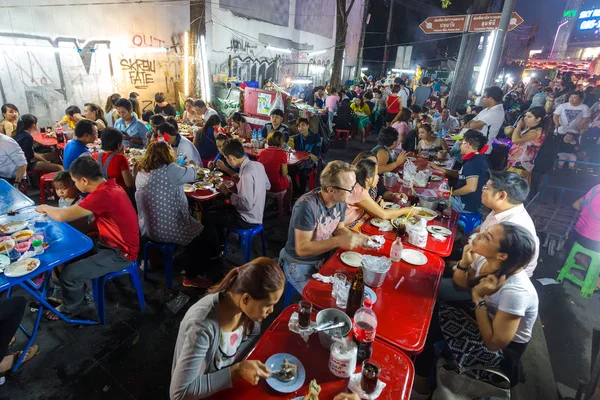 Bangkok straat visrestaurant — Stockfoto